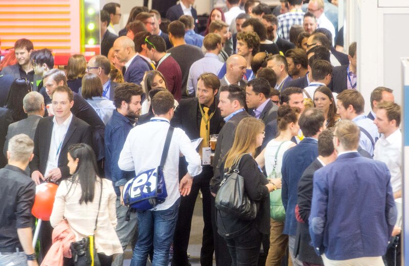 Internationale Aussteller und Top-Referenten tauschen sich am 13. und 14. April 2016 über die entscheidenden Trends und erfolgskritische Strategien aus. (Foto Copyright: Swiss Online Marketing/Friederike Tröndle)